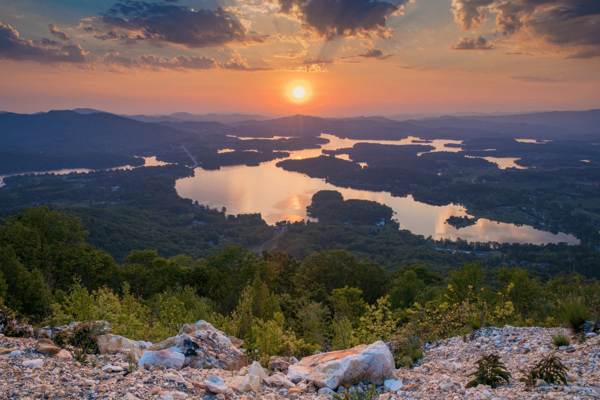 A Local Guide To The Fascinating North Georgia Lakes Glen Ella Springs   North Georgia Lakes 