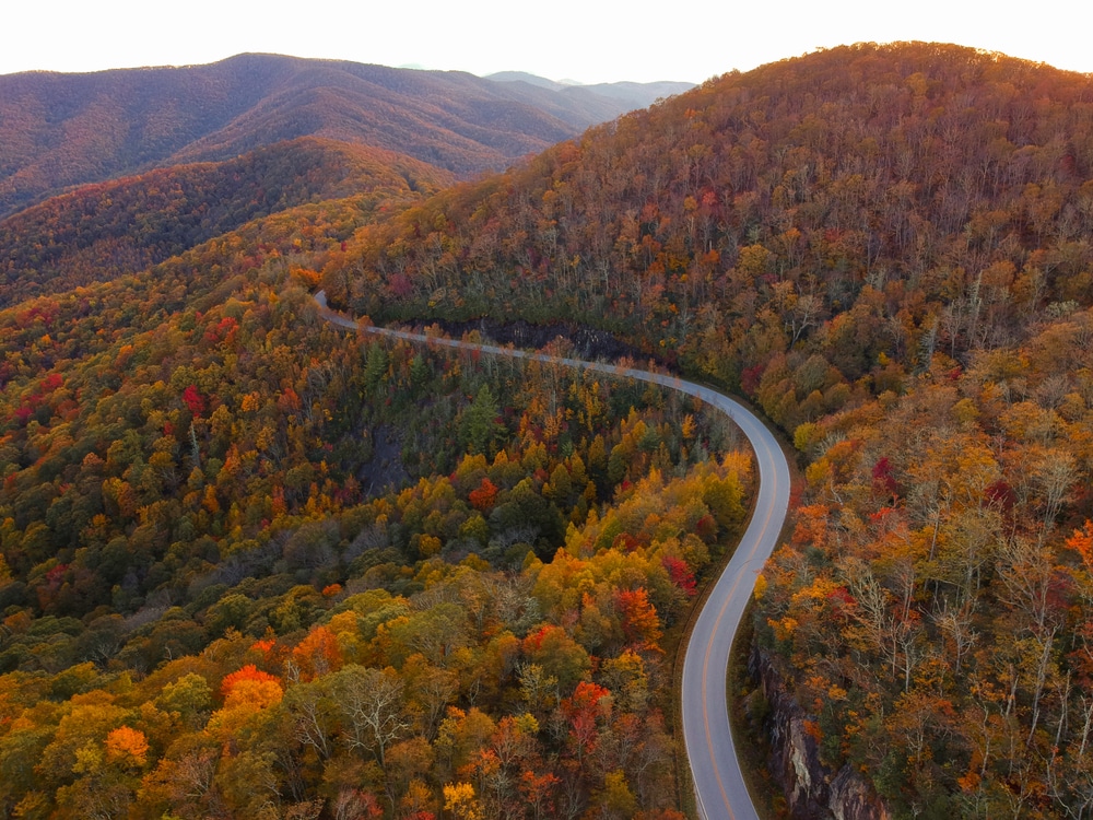 A stunning drive through the scenic North Georgia Mountains in fall, as you drive from Atlanta to Asheville