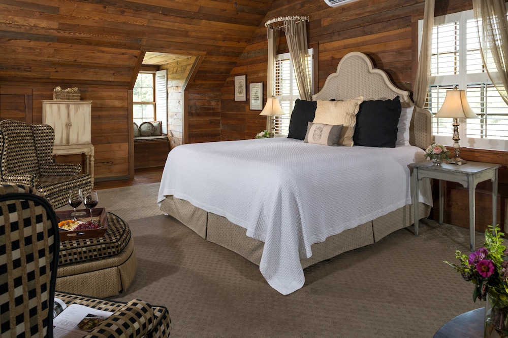 A penthouse suite at Glen Ella Springs, the most romantic getaways in North Georgia